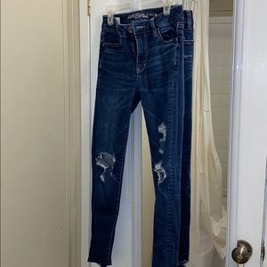 dark washed distressed american eagle skinny jeans